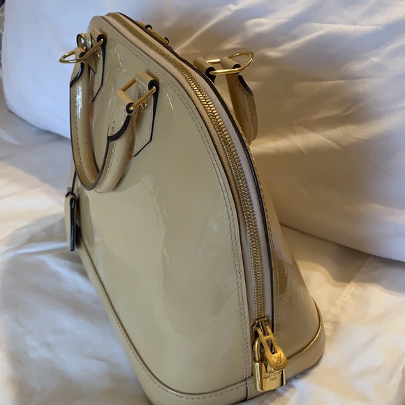 Authentic Louis Vuitton Patent Alma MM Beige With Gold Hardware! - Picture 3 of 8